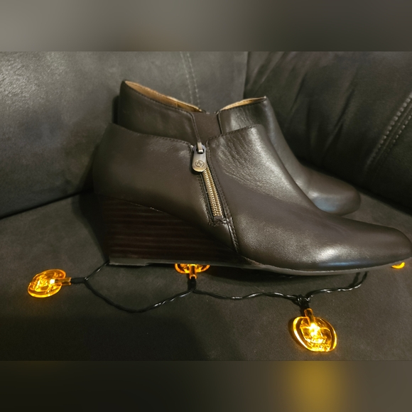 ADRIENNE VITTADINI Midge Brown Leather Wedge Ankle Booties sz8 - Picture 3 of 9